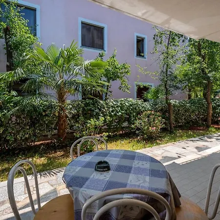 Lido Gostinjska kuća 3*